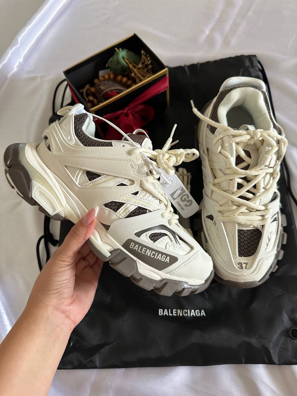 BALENCIAGAA